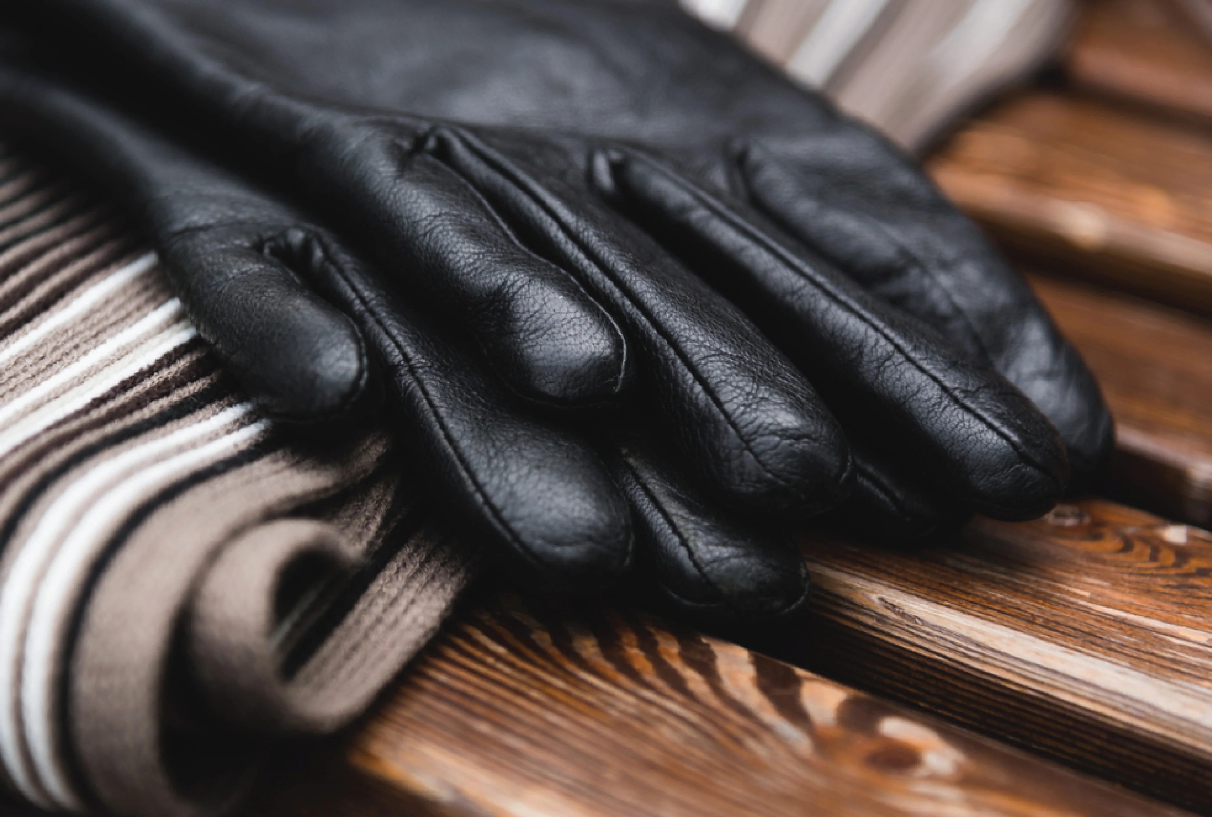 City of London Thermal Lined Black Full Grain Leather Gloves - Image 6