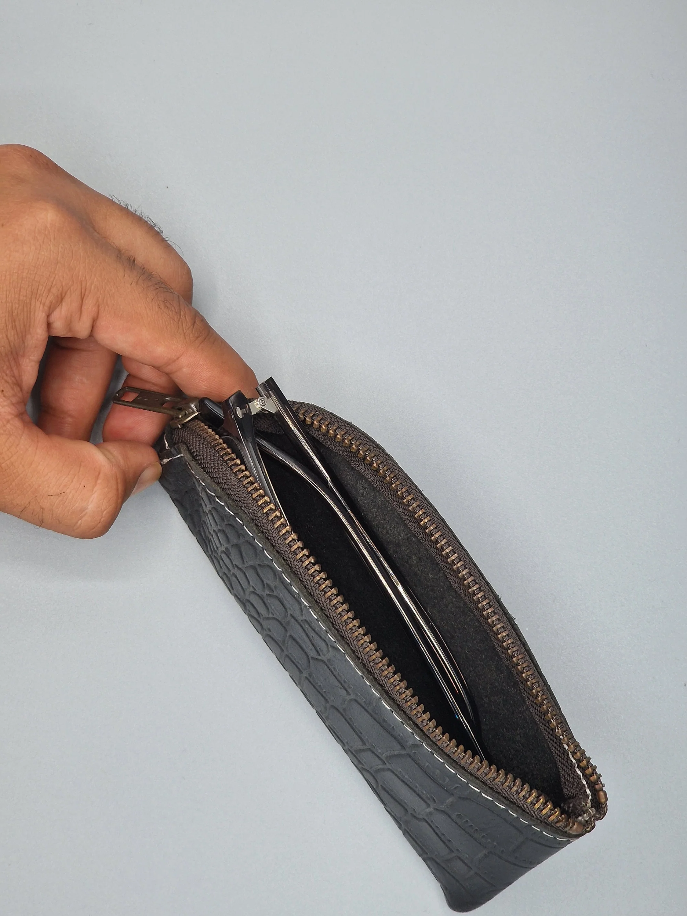The South Yorkshire Leather glasses case - Image 3