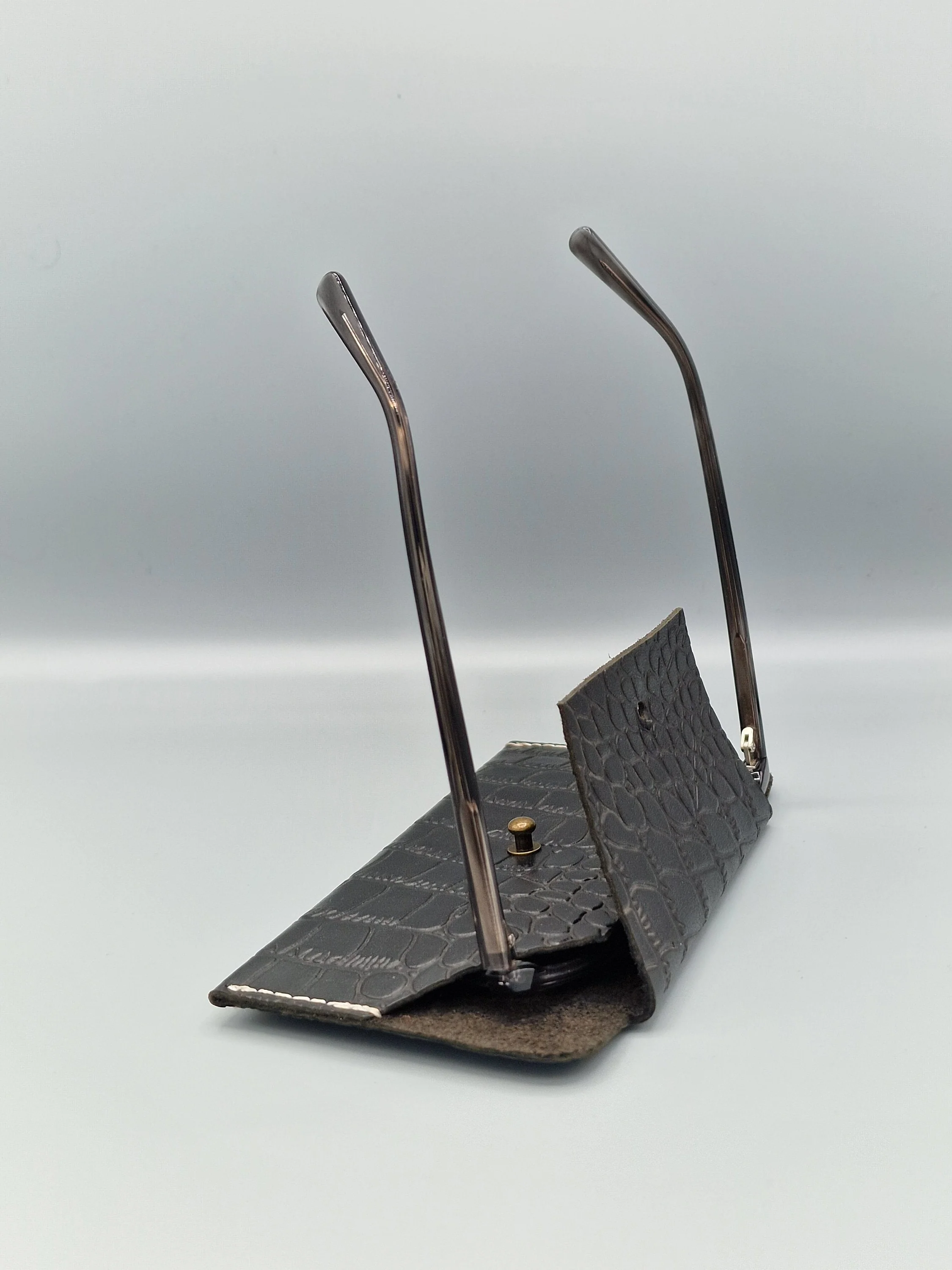 The Cumbria Leather Glasses Sleeve Minimalist Holder - Image 3