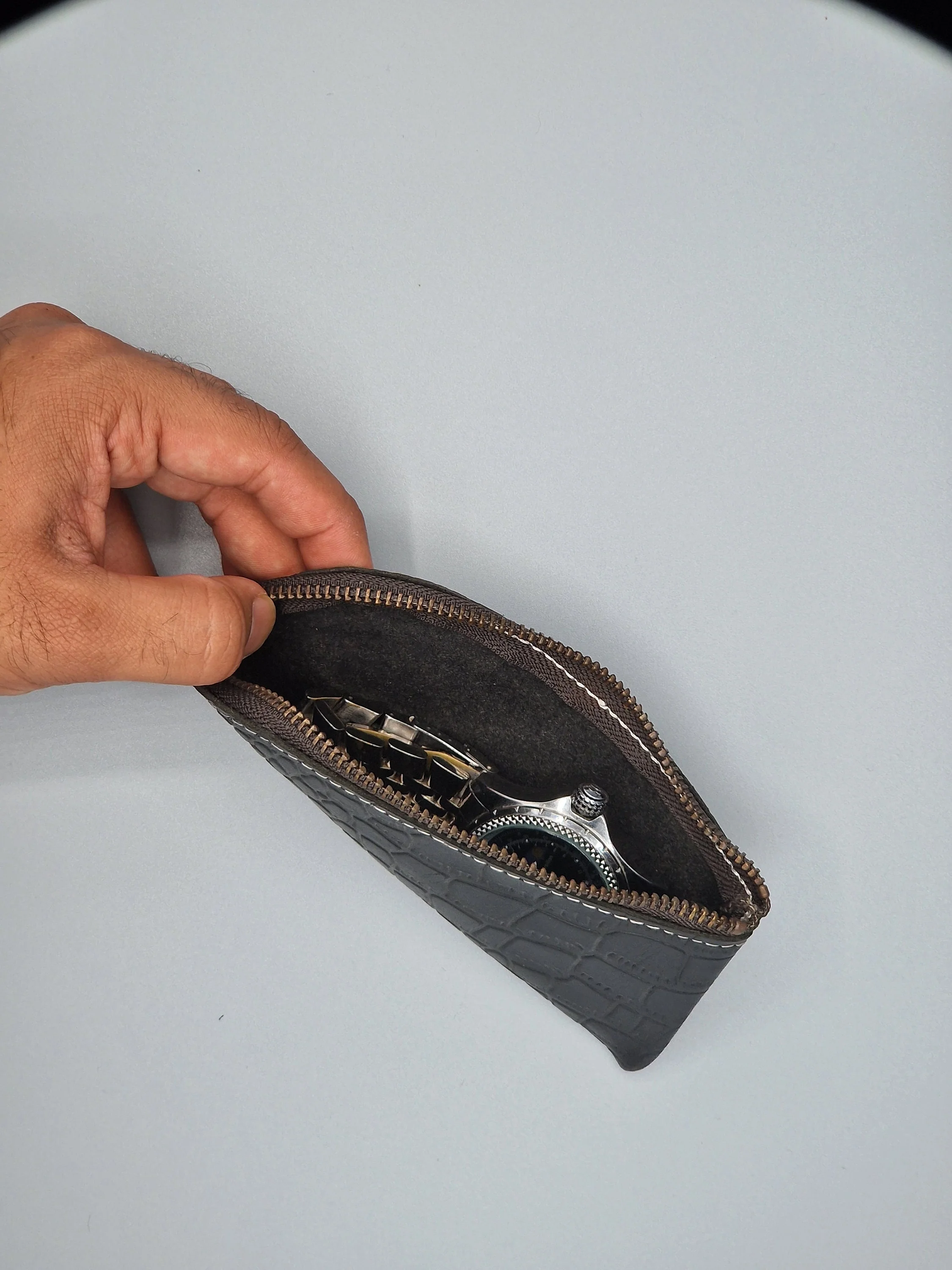 The Worcestershire Leather handcrafted Watch case - Image 3